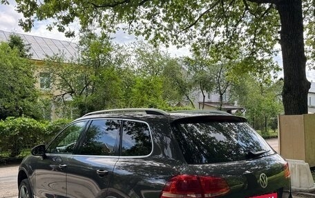 Volkswagen Touareg III, 2012 год, 2 099 000 рублей, 3 фотография