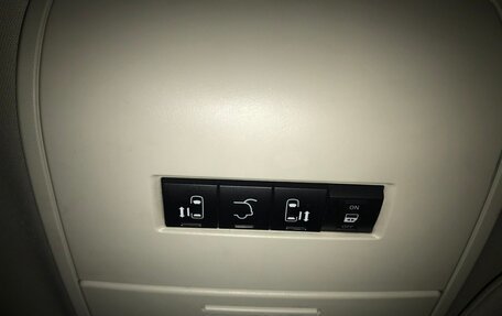 Chrysler Town & Country V рестайлинг, 2010 год, 1 790 000 рублей, 5 фотография