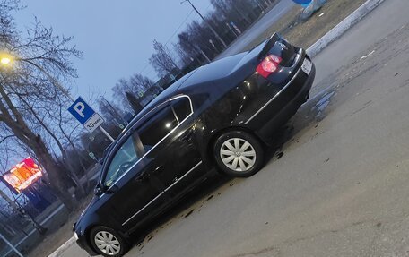 Volkswagen Passat B6, 2005 год, 700 000 рублей, 2 фотография