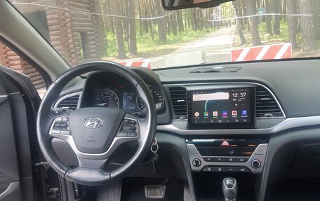 Hyundai Elantra VI рестайлинг, 2018 год, 1 320 000 рублей, 9 фотография