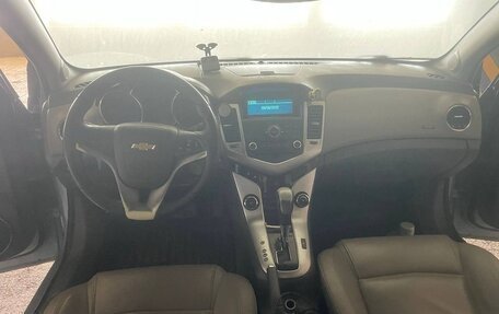 Chevrolet Cruze II, 2009 год, 335 000 рублей, 3 фотография