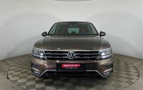 Volkswagen Tiguan II, 2018 год, 2 570 000 рублей, 2 фотография