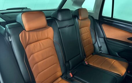 Volkswagen Tiguan II, 2018 год, 2 570 000 рублей, 15 фотография