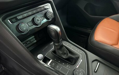 Volkswagen Tiguan II, 2018 год, 2 570 000 рублей, 13 фотография