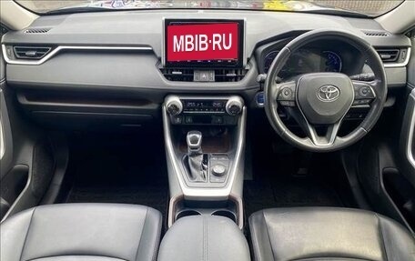 Toyota RAV4, 2021 год, 2 090 000 рублей, 15 фотография