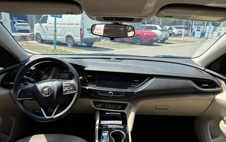 Buick Regal VI, 2022 год, 1 300 111 рублей, 2 фотография