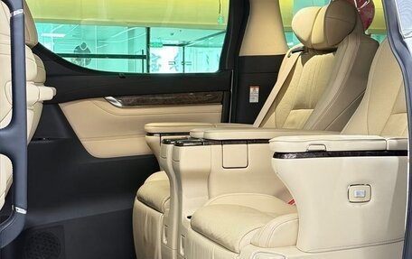 Toyota Alphard III, 2021 год, 7 700 000 рублей, 24 фотография