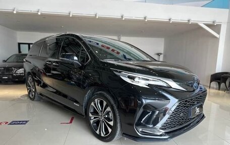 Toyota Granvia, 2022 год, 3 000 000 рублей, 2 фотография