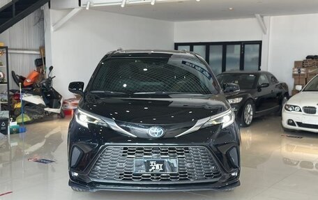Toyota Granvia, 2022 год, 3 000 000 рублей, 3 фотография