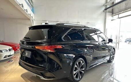 Toyota Granvia, 2022 год, 3 000 000 рублей, 7 фотография