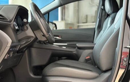 Toyota Granvia, 2022 год, 3 000 000 рублей, 10 фотография