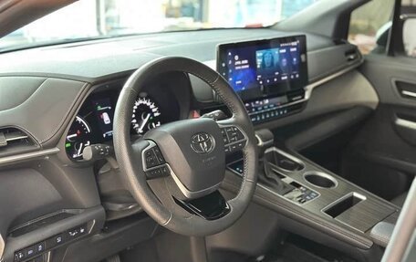Toyota Granvia, 2022 год, 3 000 000 рублей, 4 фотография