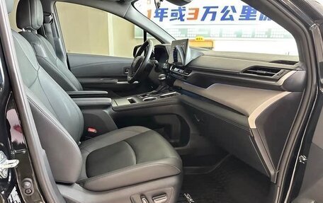 Toyota Granvia, 2022 год, 3 000 000 рублей, 16 фотография
