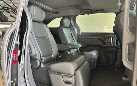Toyota Granvia, 2022 год, 3 000 000 рублей, 15 фотография
