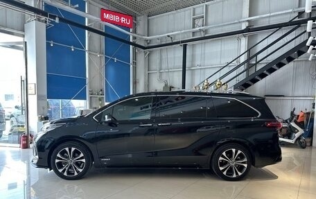 Toyota Granvia, 2022 год, 3 000 000 рублей, 8 фотография