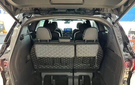 Toyota Granvia, 2022 год, 3 000 000 рублей, 18 фотография