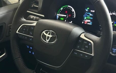 Toyota Granvia, 2022 год, 3 000 000 рублей, 21 фотография