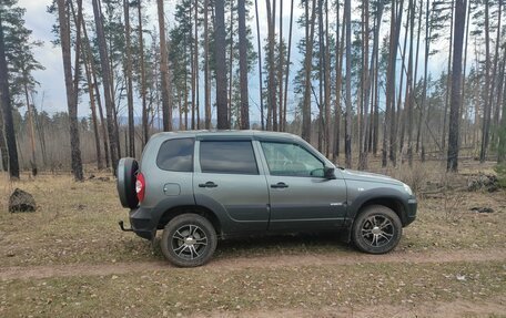 Chevrolet Niva I рестайлинг, 2018 год, 820 000 рублей, 3 фотография