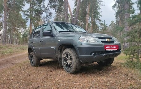 Chevrolet Niva I рестайлинг, 2018 год, 820 000 рублей, 6 фотография