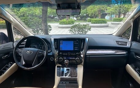 Toyota Vellfire II, 2022 год, 7 000 000 рублей, 7 фотография