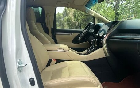 Toyota Vellfire II, 2022 год, 7 000 000 рублей, 12 фотография