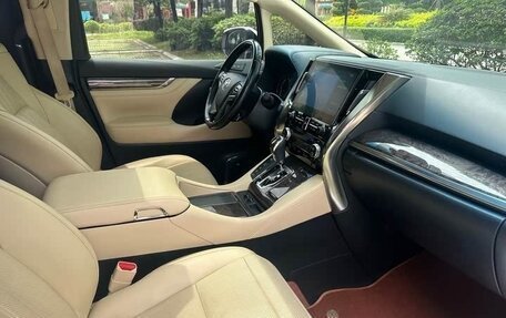 Toyota Vellfire II, 2022 год, 7 000 000 рублей, 11 фотография
