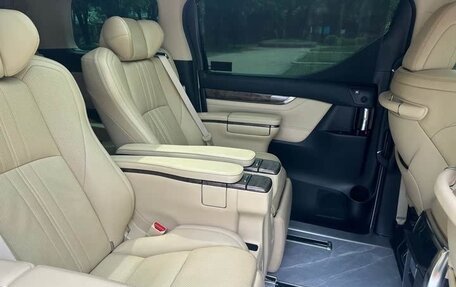 Toyota Vellfire II, 2022 год, 7 000 000 рублей, 16 фотография
