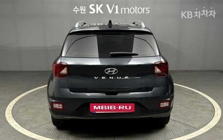 Hyundai Venue I, 2022 год, 1 800 000 рублей, 6 фотография