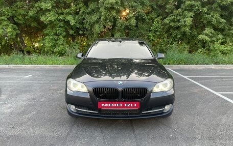 BMW 5 серия, 2011 год, 2 050 000 рублей, 2 фотография