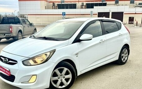 Hyundai Solaris II рестайлинг, 2011 год, 850 000 рублей, 16 фотография