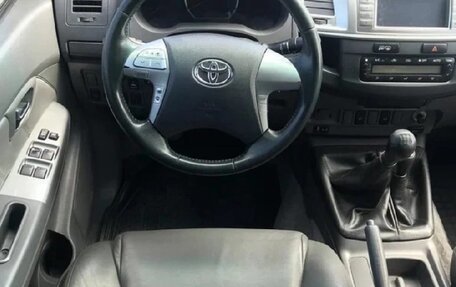 Toyota Hilux VII, 2015 год, 670 000 рублей, 11 фотография