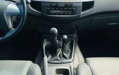 Toyota Hilux VII, 2015 год, 670 000 рублей, 13 фотография