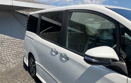 Toyota Noah III, 2021 год, 1 960 000 рублей, 6 фотография