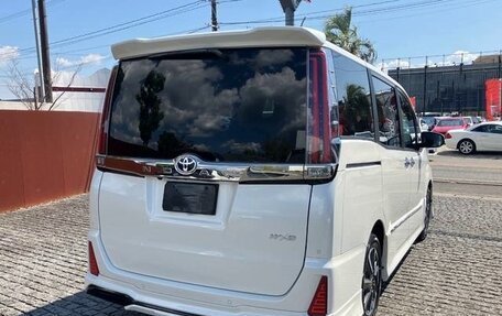 Toyota Noah III, 2021 год, 1 960 000 рублей, 5 фотография