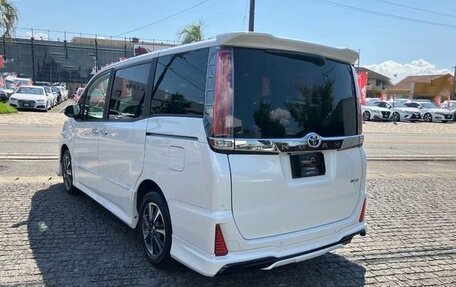 Toyota Noah III, 2021 год, 1 960 000 рублей, 4 фотография