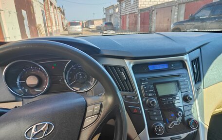 Hyundai Sonata VI, 2010 год, 950 000 рублей, 5 фотография