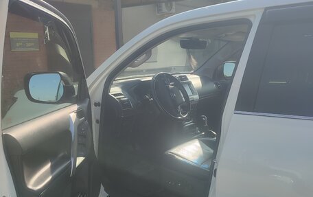 Toyota Land Cruiser Prado 150 рестайлинг 2, 2018 год, 4 900 000 рублей, 8 фотография