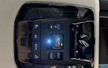Toyota Venza, 2022 год, 3 033 000 рублей, 12 фотография