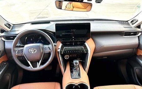Toyota Venza, 2022 год, 3 630 000 рублей, 10 фотография