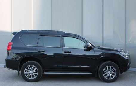 Toyota Land Cruiser Prado 150 рестайлинг 2, 2017 год, 5 700 000 рублей, 6 фотография
