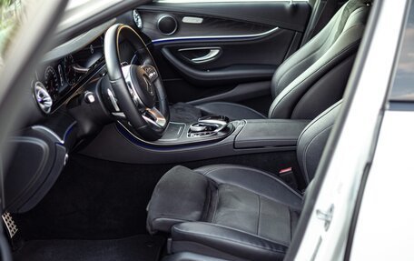 Mercedes-Benz E-Класс, 2018 год, 4 299 000 рублей, 25 фотография