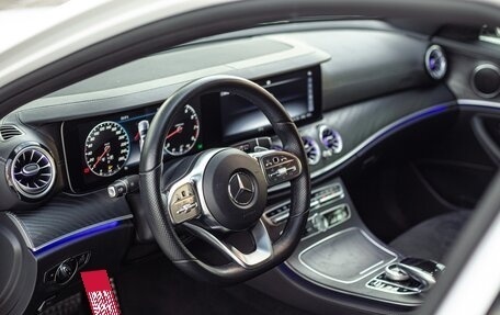 Mercedes-Benz E-Класс, 2018 год, 4 299 000 рублей, 24 фотография