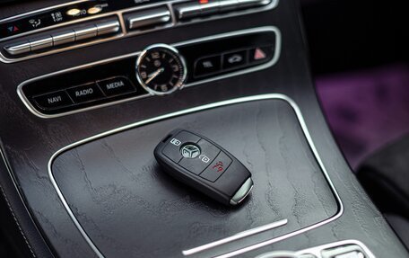 Mercedes-Benz E-Класс, 2018 год, 4 299 000 рублей, 30 фотография