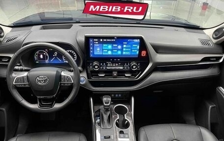 Toyota Highlander, 2022 год, 4 466 000 рублей, 10 фотография