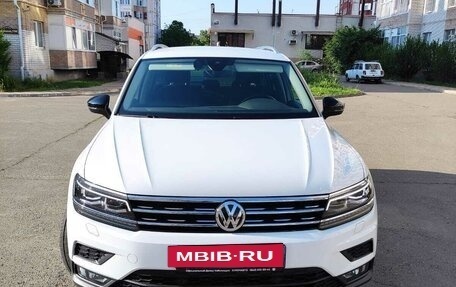 Volkswagen Tiguan II, 2020 год, 2 600 000 рублей, 2 фотография
