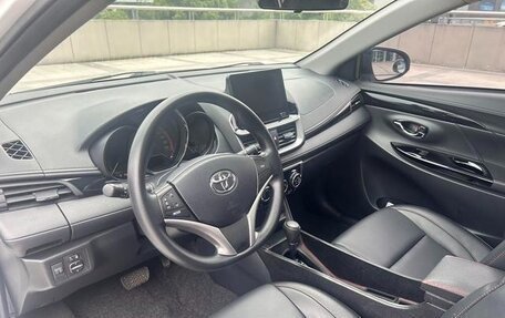 Toyota Yaris XP150 рестайлинг, 2022 год, 1 240 000 рублей, 13 фотография