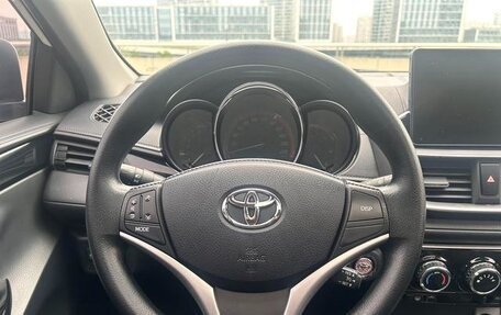 Toyota Yaris XP150 рестайлинг, 2022 год, 1 240 000 рублей, 10 фотография