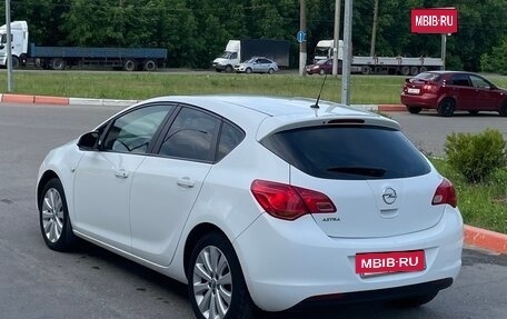 Opel Astra J, 2012 год, 700 000 рублей, 3 фотография