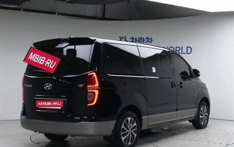 Hyundai Grand Starex Grand Starex I рестайлинг 2, 2018 год, 2 990 000 рублей, 2 фотография