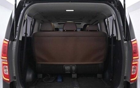 Hyundai Grand Starex Grand Starex I рестайлинг 2, 2018 год, 2 990 000 рублей, 20 фотография